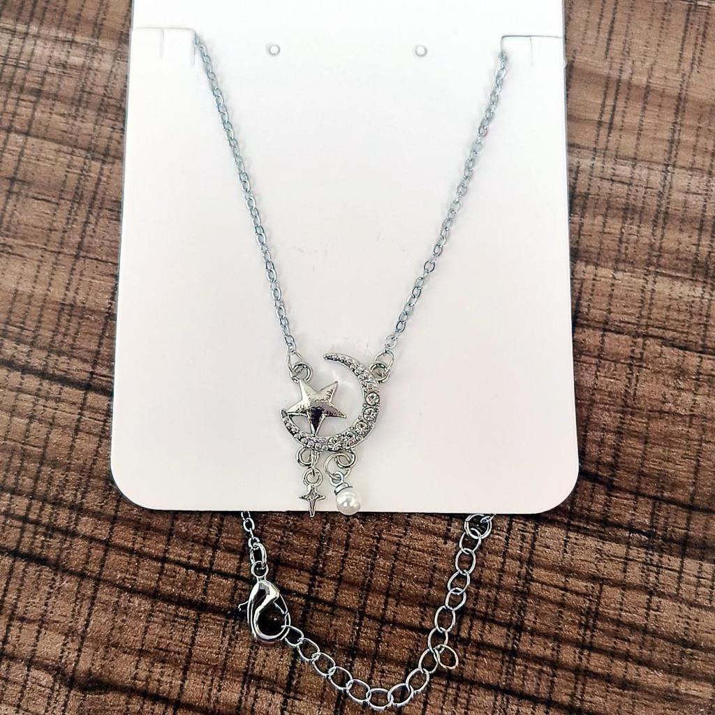 Mobius Women's Necklace: Elegant, High-End Design, Trendy Clavicle Chain, Fashionable & Versatile - New 2025 Style.