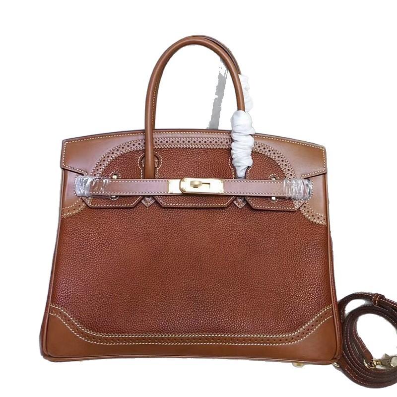 

2025 Сумка для женщин среднего возраста высокого класса Фабрика Кожа первого слоя Fubao Кожа Кружево Платиновая сумка Модная женская сумочка 30x16x24cm золотой/коричневый