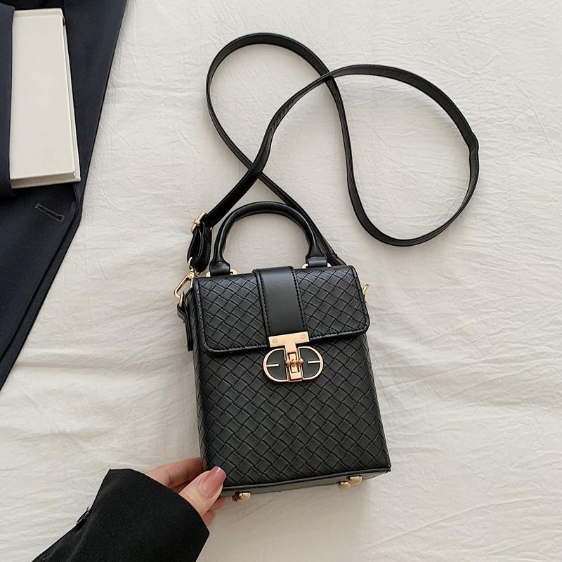 

Niche design new fashionable contrasting color box bag portable shoulder crossbody trendy women s bag