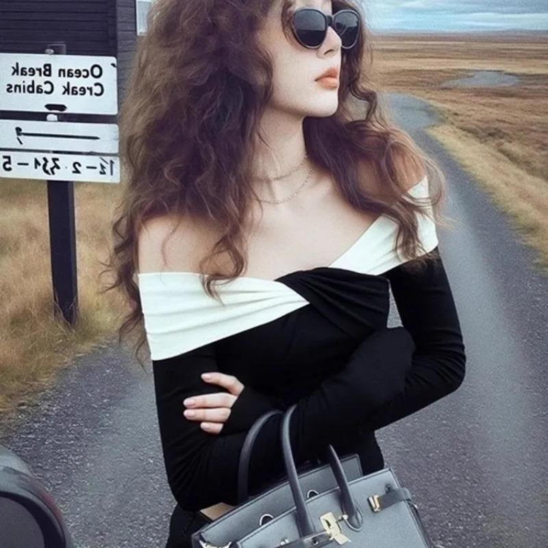 

Contrast Color Off-shoulder Clavicle Bottoming Shirt for Women with Designer Fake Two-piece Short Top S чорний