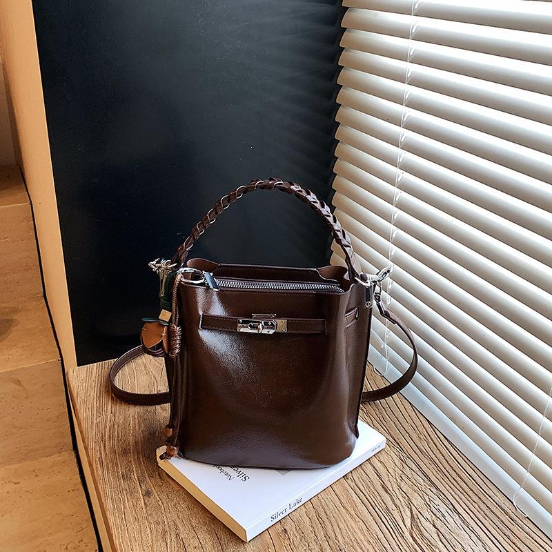 Trendy Bucket Bag Women's Armpit Bag Fashion Versatile Commuter Shoulder Oblique Span Bag Simple Casual Handbag