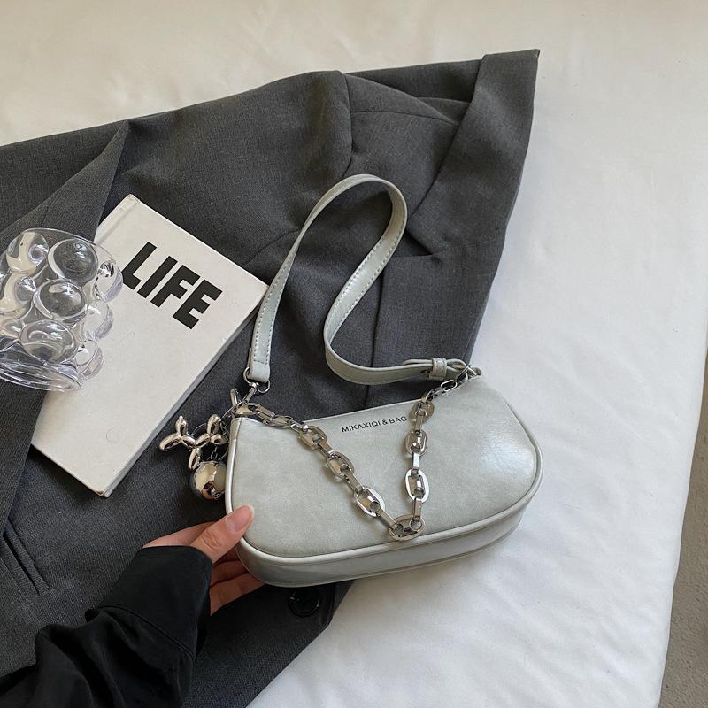 Super fire small bag women's retro versatile 2025 new fashion shoulder messenger bag women's popular underarm small square bag