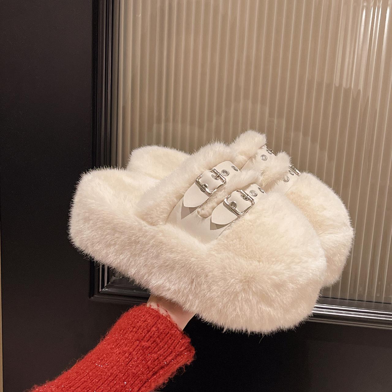 

Small size thick-bottomed fluffy slippers for women to wear in the autumn and winter of 2024, the new heightening belt buckle is trendy, and the bag 40