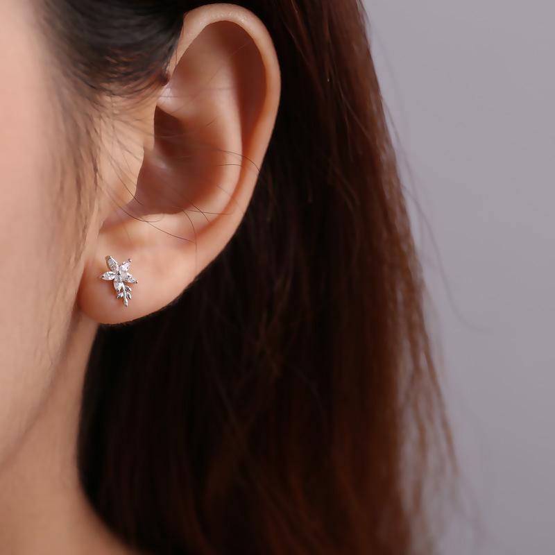 Kleine frische mit Diamanten besetzte Blumenohrringe für Damen Süße Waldnische Design Ohrringe Sommer Neue Ohrringe