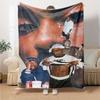 1 Stück 2Pac Hip Hop Decke Weich Leicht Ganzjahres Mehrzweck Überwurf für Sofa, Bett, Büro & Picknicks, Französischer Stil mit Ikonischem Albumcover & Zitaten