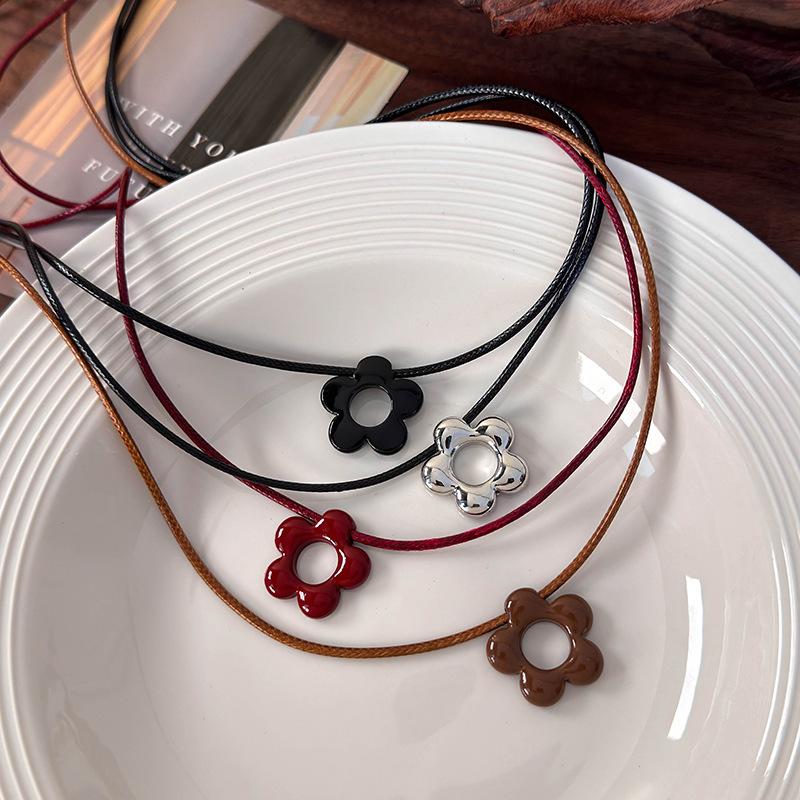 New Unique Simple Flower Long Rope Necklace Women Hollow Flower Pendant Necklace Adjustable Knot Sweater Chain Party Jewerly