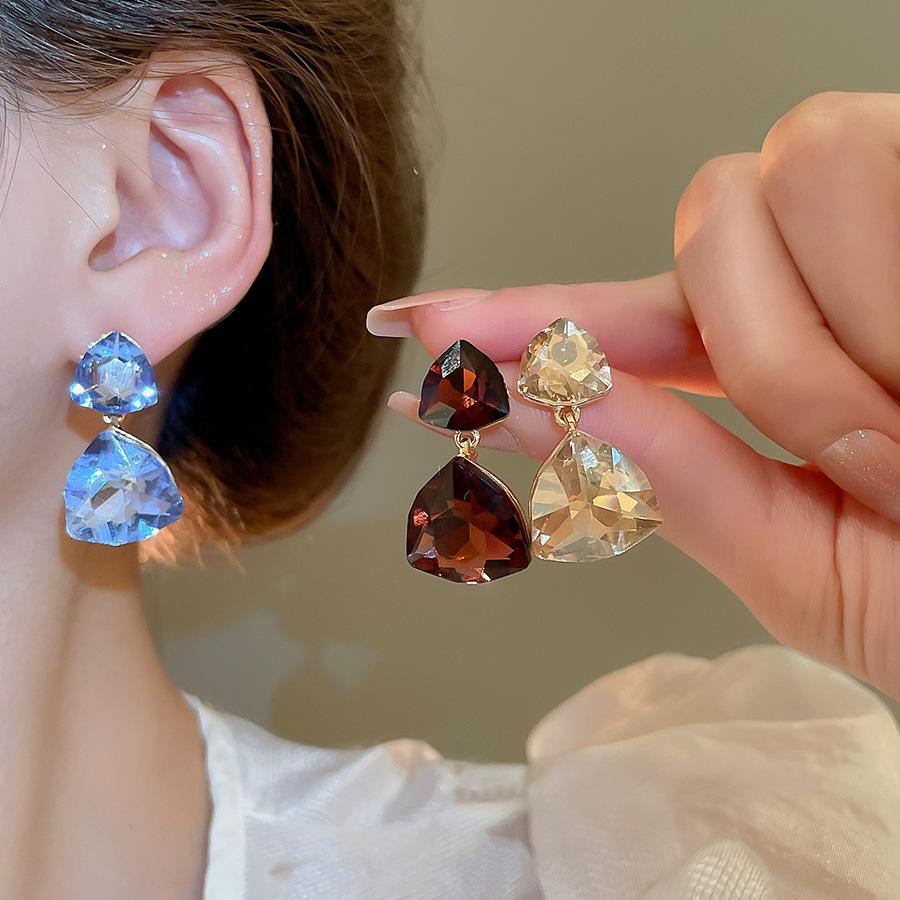 

Triangle pendant stud earrings retro court style earrings light luxury fashion high sense earrings women