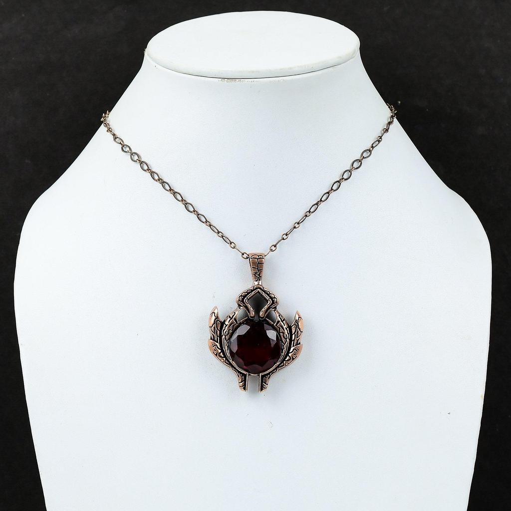 Úžasný přívěsek s granátem, ručně vyrobený z čistého měděného drátu