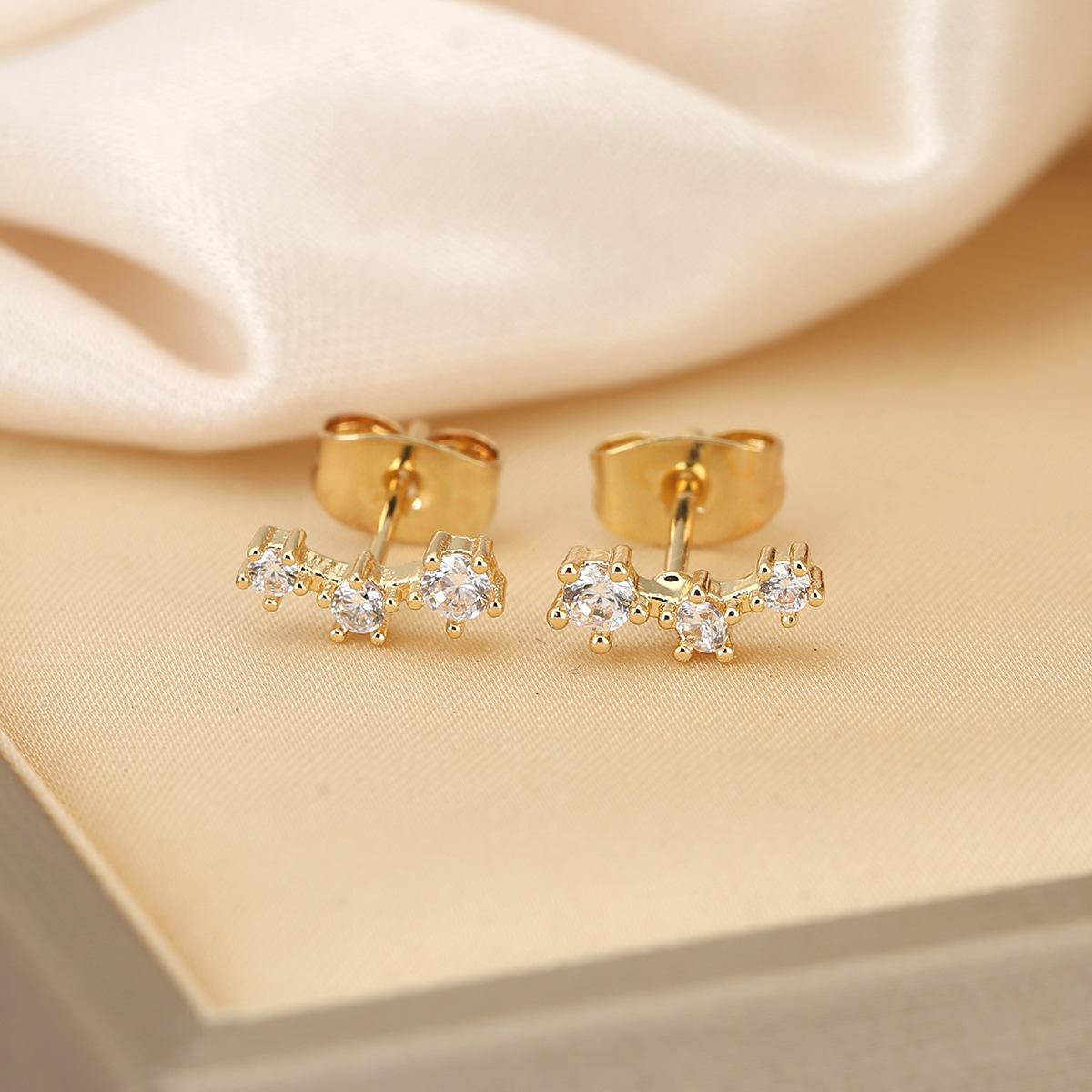 

Luxury Geometric Diamond Stud Earrings Elegant Versatile Fashion Jewelry For Women Daily Wear Accessory