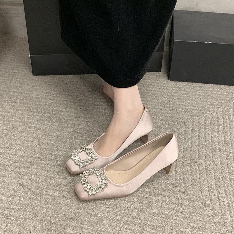 

Французские атласные розовые туфли-лодочки 2024 со стразами, квадратный каблук, туфли для подружки невесты, квадратный носок, с мелким вырезом, на высоком каблуке 35 абрикосовый
