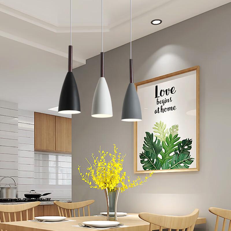 UOSU Post-modern 3-Head Wooden Rod Chandelier