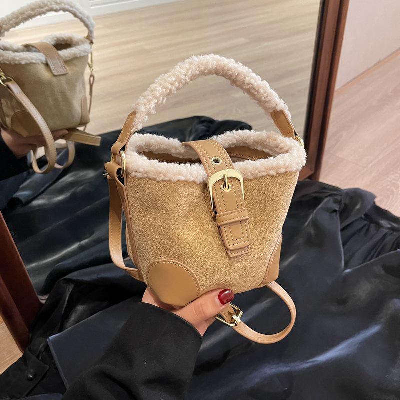 Y2K Retro Plush Crossbody Bucket Bag: Women's Mini Handbag with Frayed Edge, Versatile for Autumn and Winter