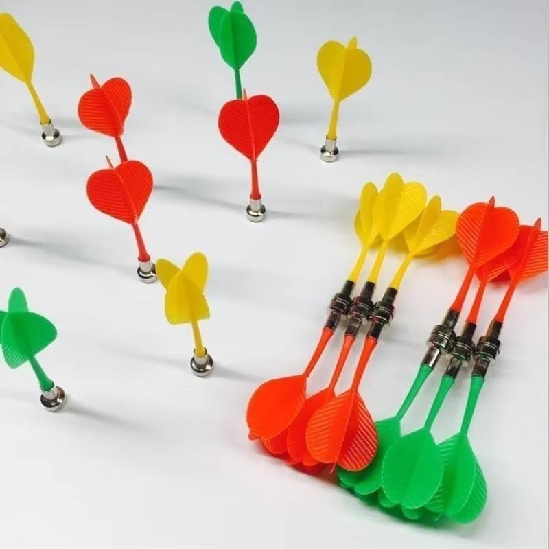 Nuovo Lotto da 3 Pezzi di Bersaglio Bull's Eye Darts in Plastica per Tabellone Magnetico Double-sided Darts Magnetici ad Ala (colore casuale) Freccette