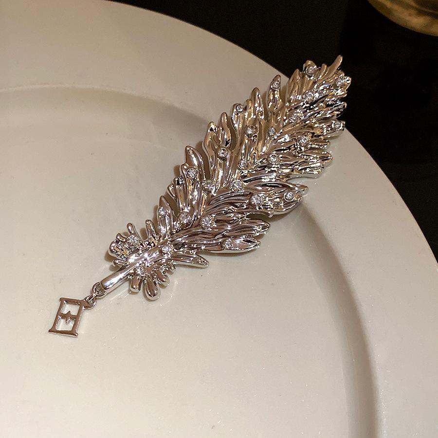 

Retro Feather Brooch Women Sparkling Diamond Leaf Pendant Brooch Luxurious Elegant Fashion Versatile Party Banquet Jewelry Gifts