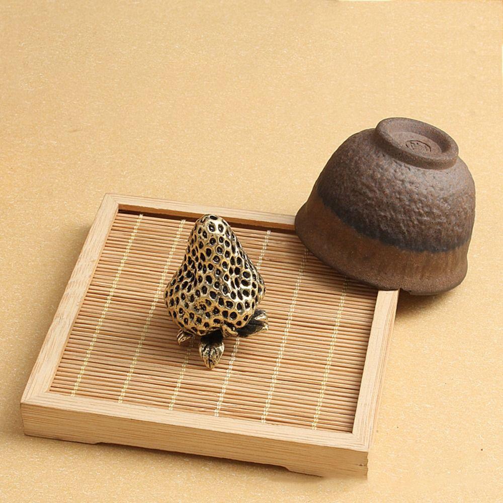 

High-end Strawberry Statues Brass Crafts Simulation Fruit Miniatures Tea Table