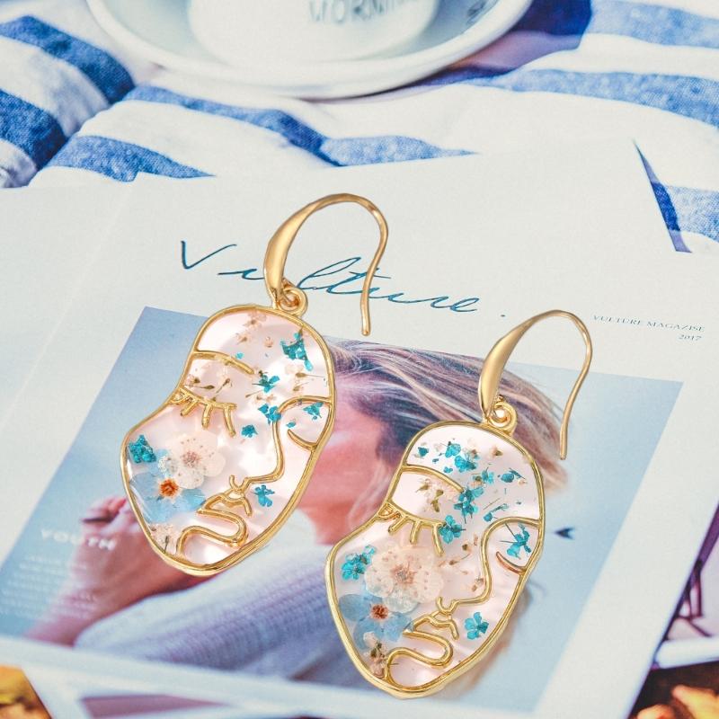 Abstract Face Pendant Earrings Geometric Face Dry Flower Earrings Dangle Earrings Alloy Material Gift for Girlfriends