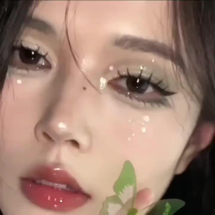 16-Farben Wasserdichte Lidschattenpalette Glitzernde und Matte Waldgrün bis Gelb Töne, Langanhaltendes Augen-Make-up Hochwertige Pigmentierung Lidschatten