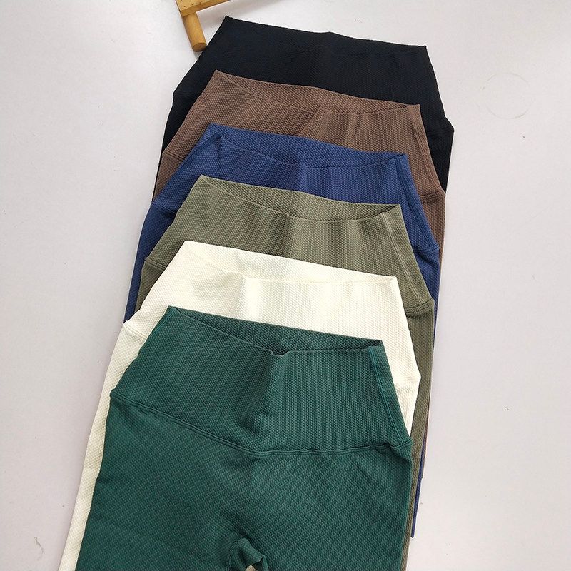 European and American Seamless Sports Style Fitness Running Shorts Women Yoga Sports Outdoor High Waist Tight Breathable Cropped Pants Summer