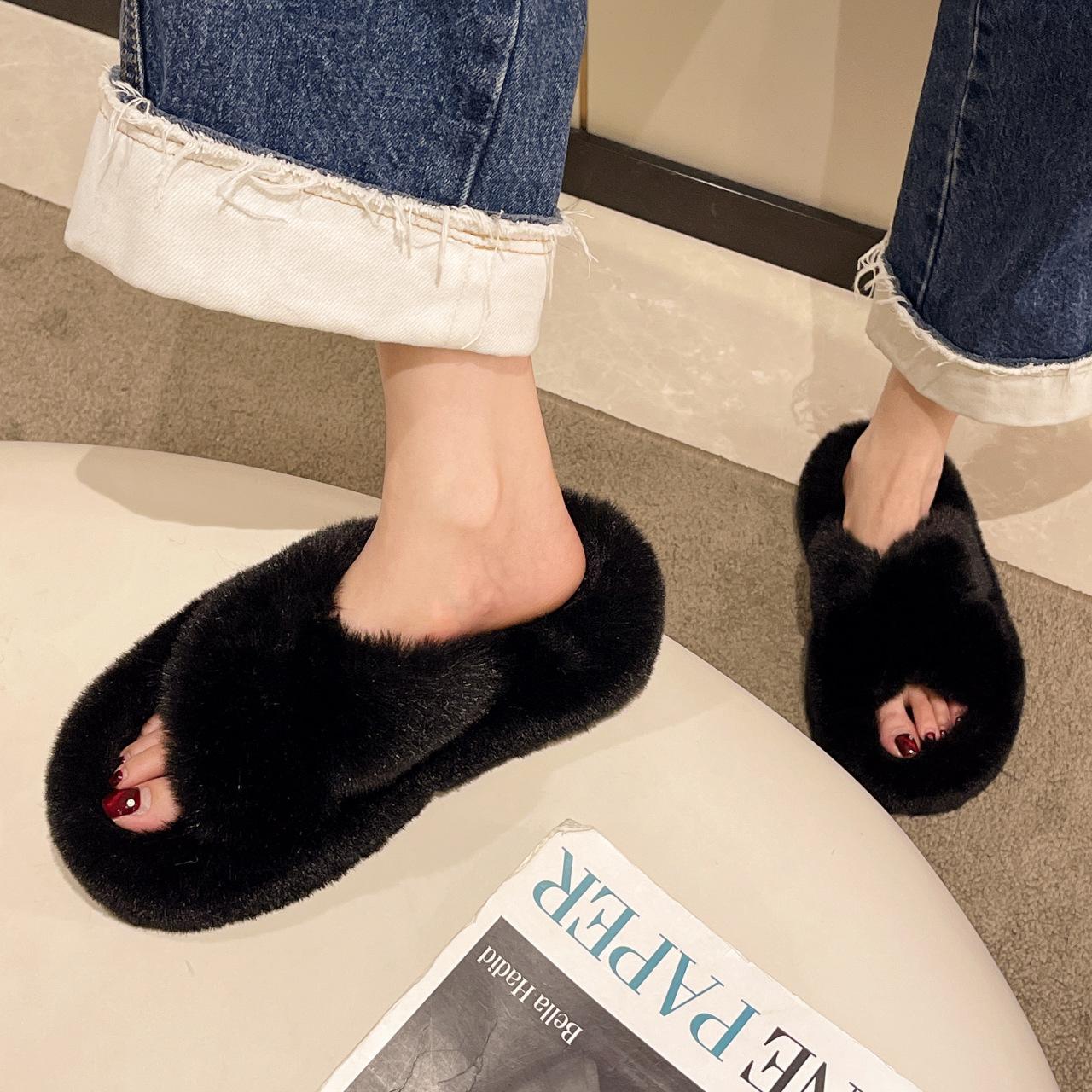 

Fairy wind fluffy slippers female outer wear home 2024 new autumn and winter Korean version fashion muffin plush maternity cotton mop 40 чорний