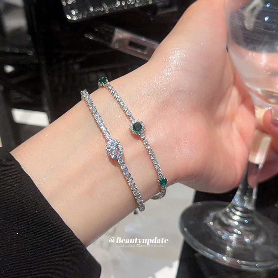 Luxury European & American Retro Zircon Geometric Flower Bracelet: Exquisite High-End Fashion Jewelry for Women