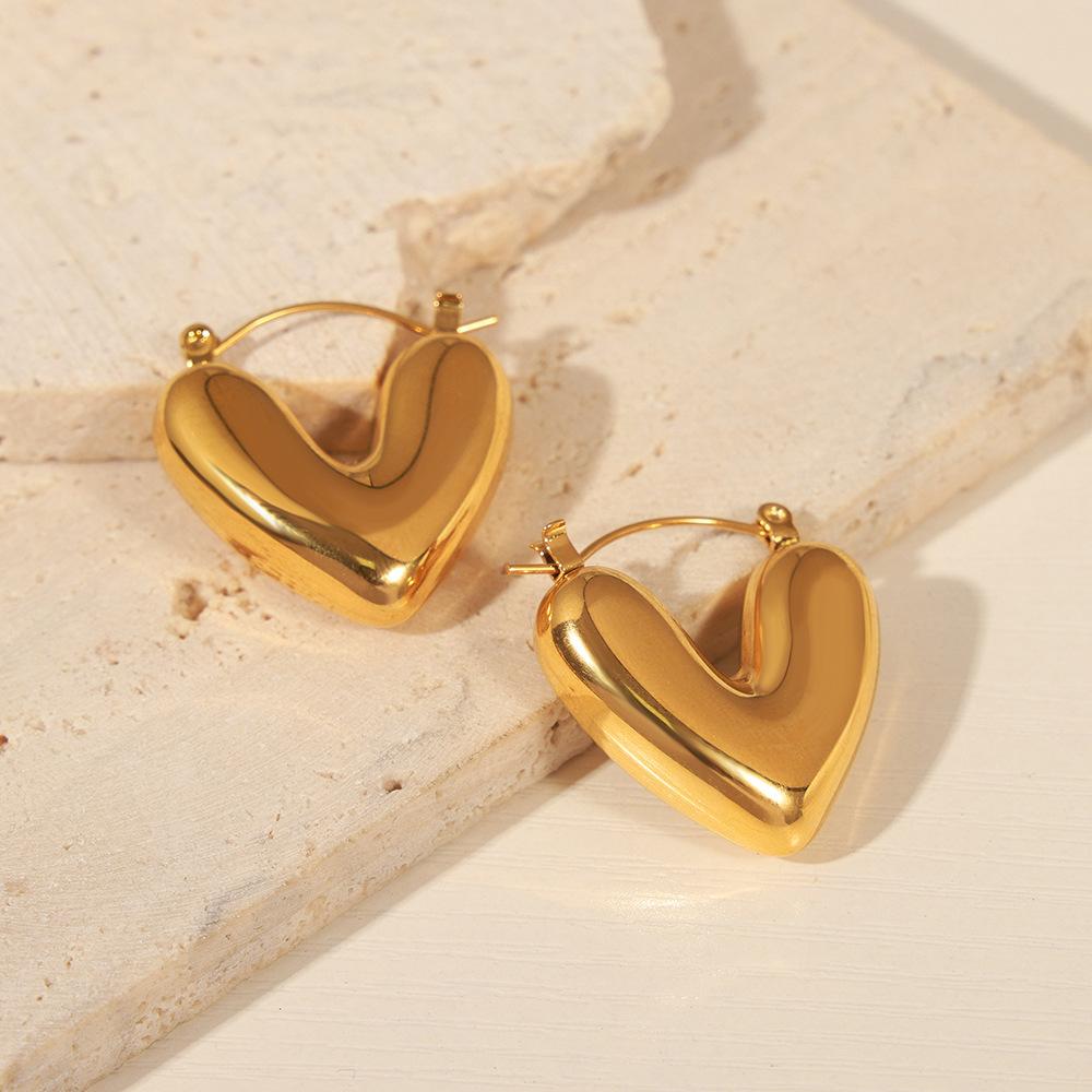 New Smooth Titanium Steel 18K Gold Temperament Earrings Creative Design Peach Heart Pendant Necklace Earrings Set