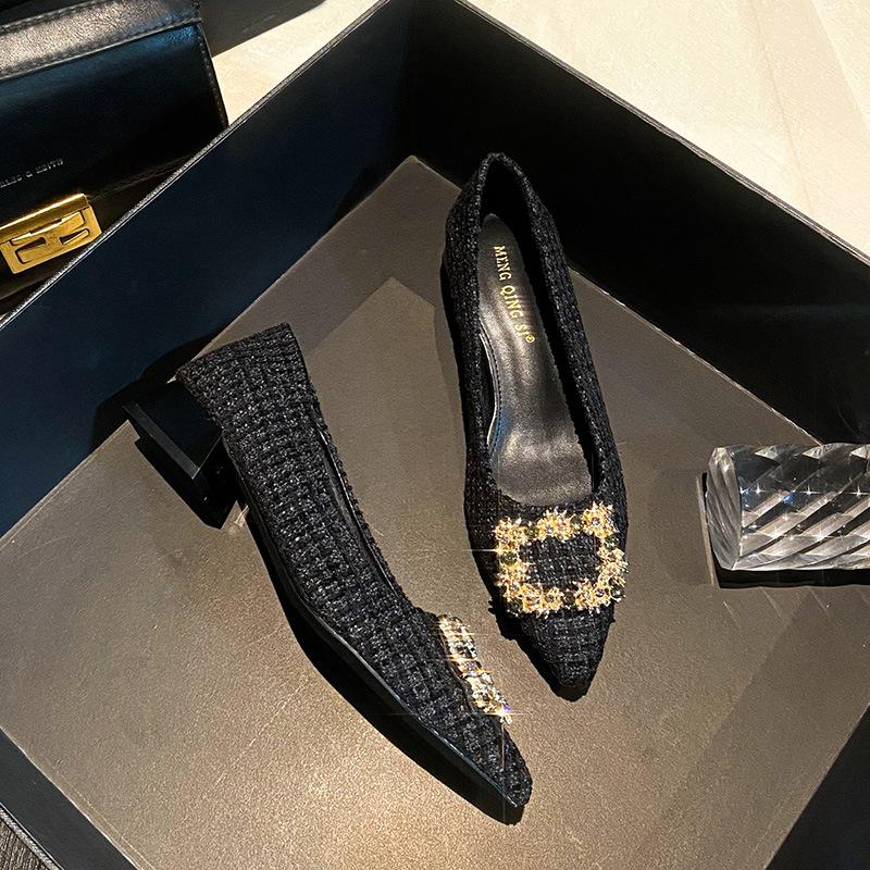 

Туфли на толстом каблуке, новые, с острым носком, с неглубоким вырезом, темпераментные, с квадратной пряжкой и стразами, на мягкой подошве, черные туфли 39 чёрный