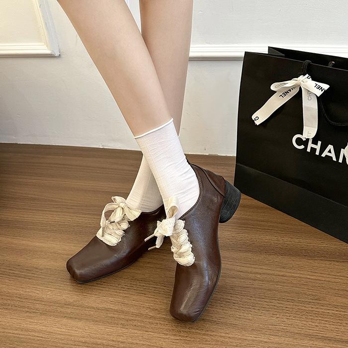 

Французские ретро туфли с квадратным носком, толстым каблуком, из маленькой кожи, женские, новые осенние 2025, балетки Мэри Джейн с юбкой, одинарные туфли 40 коричневый