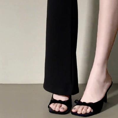 Niş siyah yüksek topuklu terlik kadın ayakkabıları moda dış giyim 2025 yeni yaz mizaç Fransız küçük sandaletler
