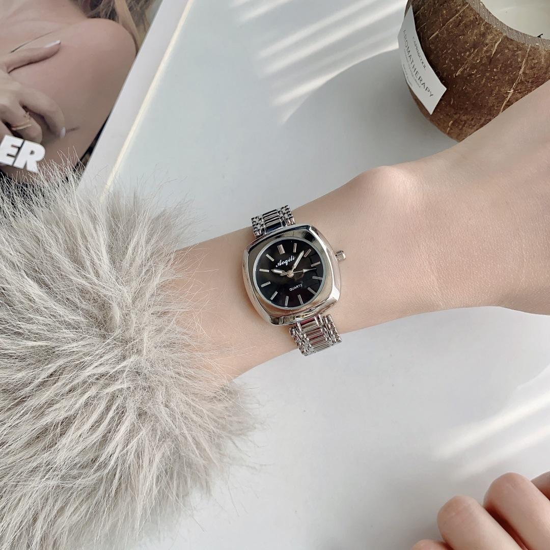 

Простые маленькие квадратные часы, Женственный темперамент, Универсальный маленький циферблат, Антикварные маленькие золотые часы, Кварцевые часы браслетного типа