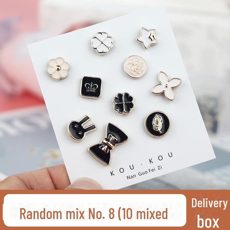 

Бесшовный декоративный женский кардиган со скрытыми перламутровыми пуговицами, защищающими от воздействия окружающей среды