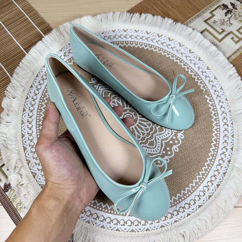 Fashion Flat Shoes Women's 2025 Spring and Autumn New Round Toe Ballet Shoes Bow Knot Shallow Retro Patent Leather Red Plus Size 43 44
