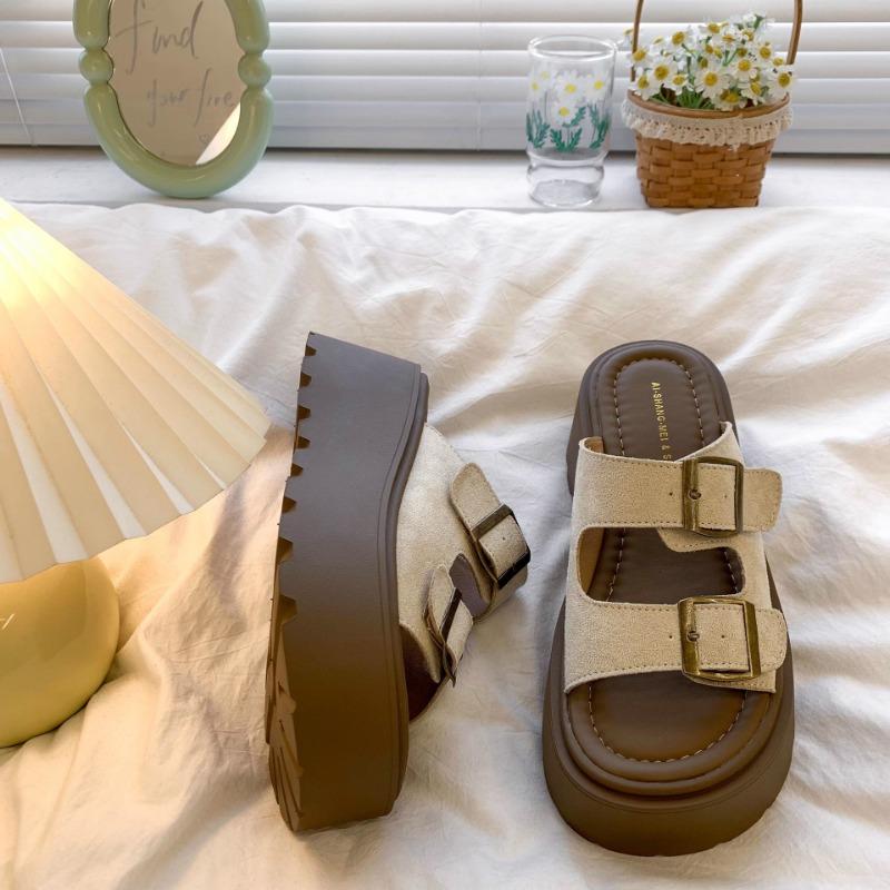 Thick-soled one-word slippers women's summer wear new fashion with skirts women's high-end beach cool slippers