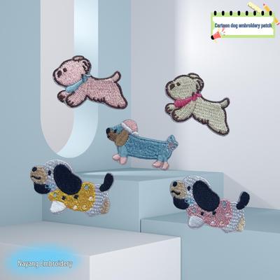 Cartoon Welpe Aufnäher: Selbstklebend zum Aufbügeln für Taschen, Kleidung und Handyhüllen