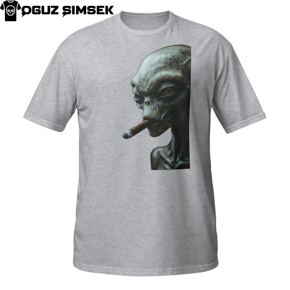 

Гиперреалистичная футболка унисекс с коротким рукавом и графическим принтом «Инопланетянин, курящий сигару» S