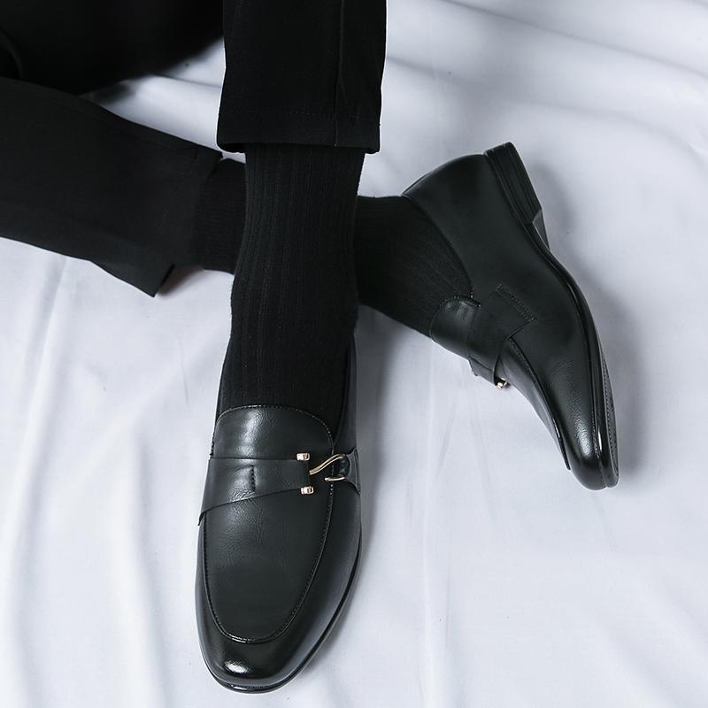 

Мужская обувь большого размера, новые повседневные кожаные туфли, модные мокасины, корейская версия, ретро, заостренные, парикмахерские, модные туфли 44 чёрный