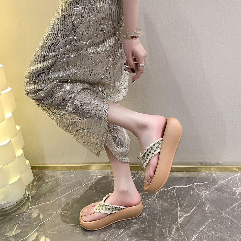Casual beach slippers fashionable versatile thick bottom heightening flip-flops women's 2025 summer and autumn new toe cool slippers