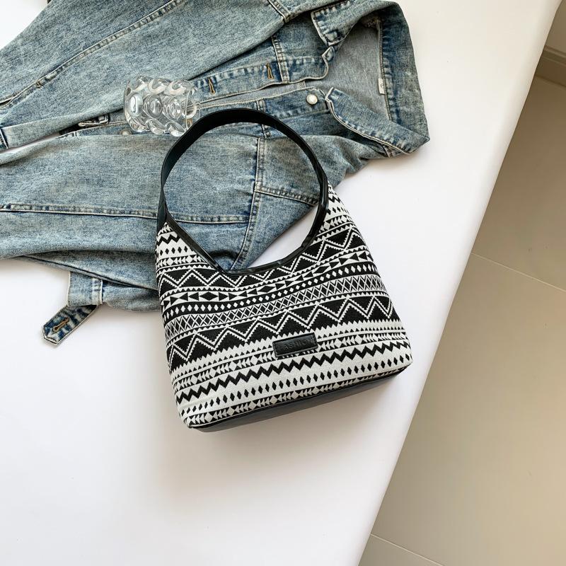 National style large-capacity tote bag 2025 summer new fashion shoulder bag foreign style versatile student daily class bag