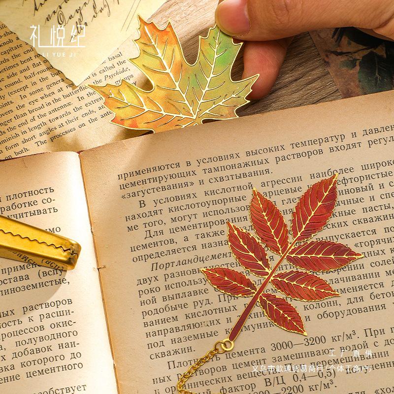 Classical Chinese Style Retro Leaf Metal Bookmark Gift for Students and Graduates