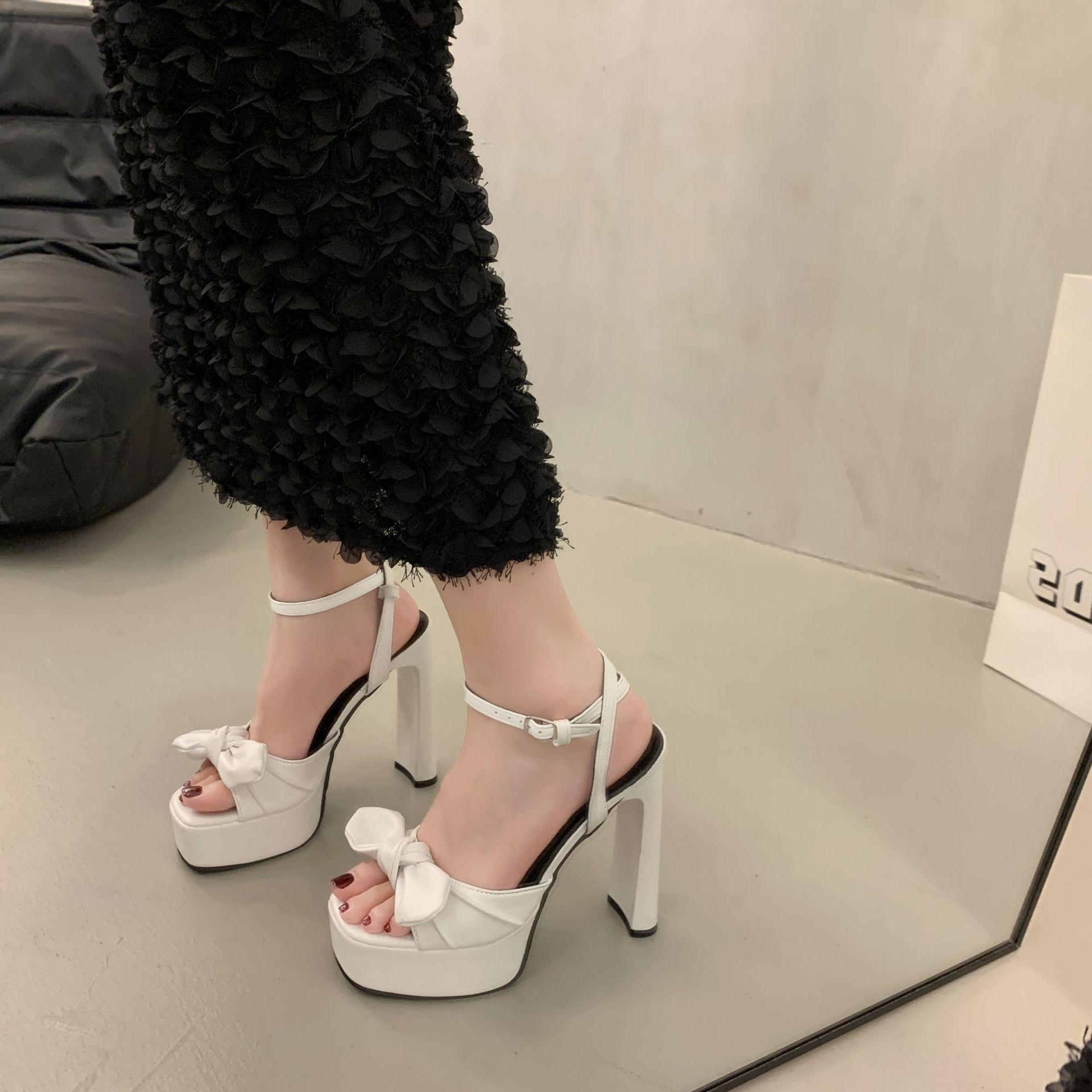 

Hate the sky high niche light luxury 2025 summer handmade women s shoes foreign trade retro women s shoes sandals outer wear catwalk high heels 35 белый