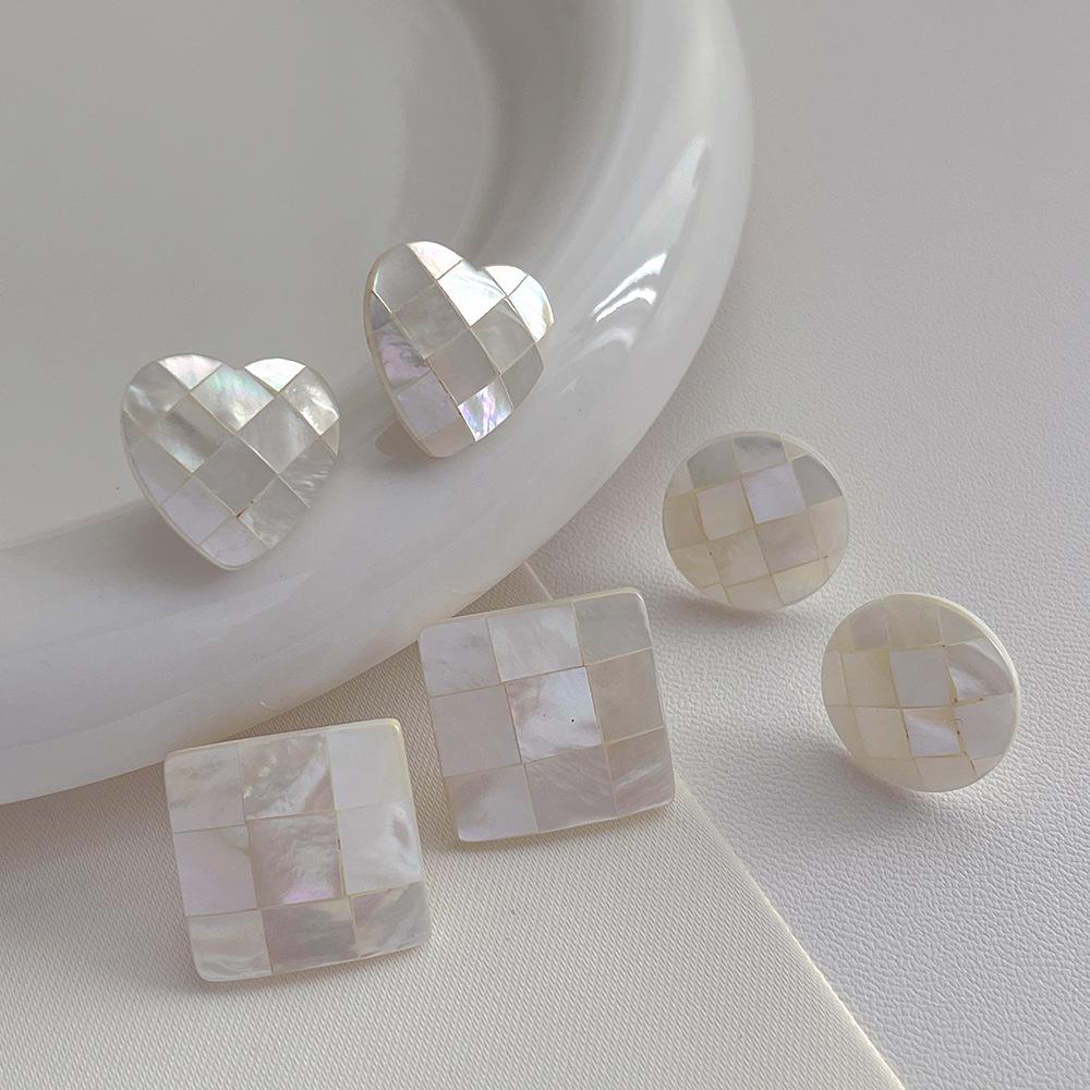 Geometric Mosaic Heart Shell Earrings: Elegant, Minimalist Design for Women