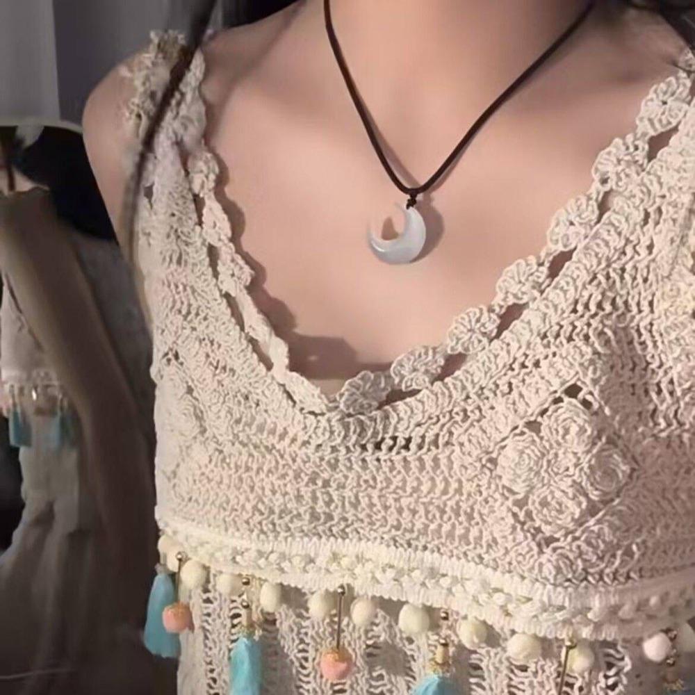 Copper Moon Pendant Necklace Rotundity Ethnic Style Clavicle Chain New Vintage Elegant Necklace