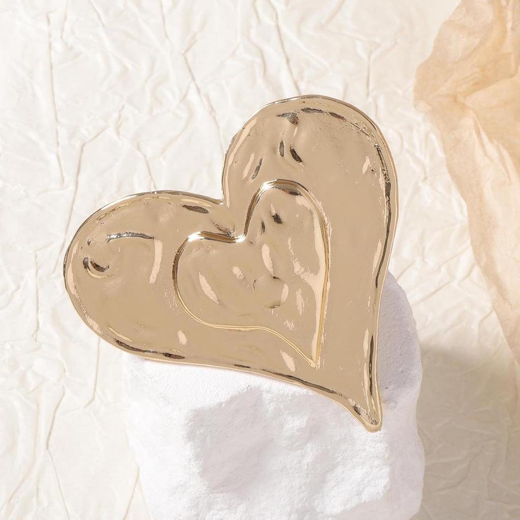 A Classic and Trendy Style of Personalized Retro Fashion, Exaggerated Alloy Heart-shaped Ring with a Flared Mouth
