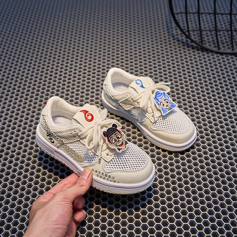 

Children s shoes 2025 spring and summer new boys soft-soled mesh hollow casual sports shoes board shoes girls white shoes 26-30 yards 5 pairs in one hand
