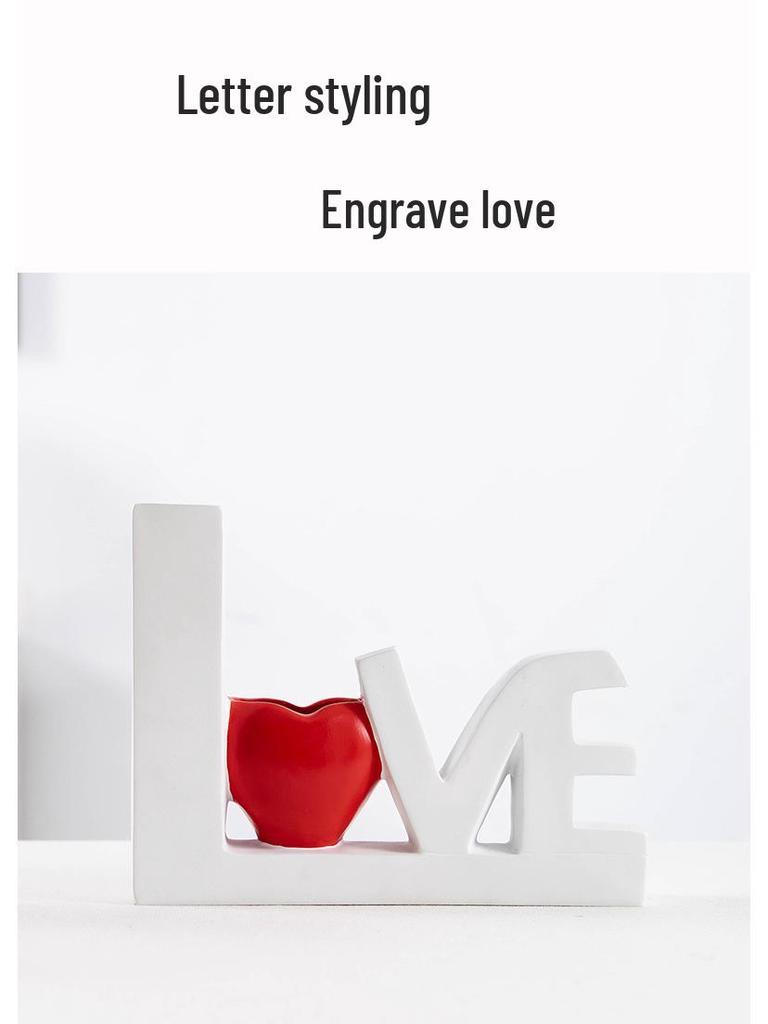 Handmade LOVE Shaped Resin Flower Vase: Festive Wedding Decoration