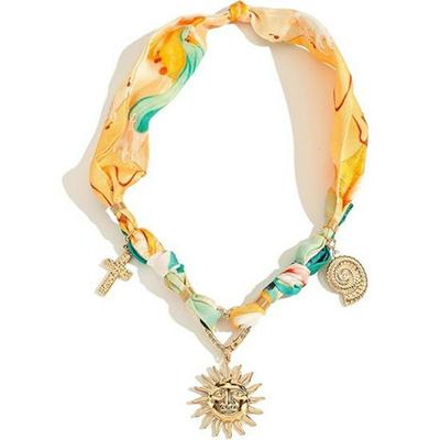 Collana con Ciondolo Cuore d'Oceano: Elegante Stile Europeo e Americano con Foulard di Seta Inalterabile e Catena per Clavicola da Donna