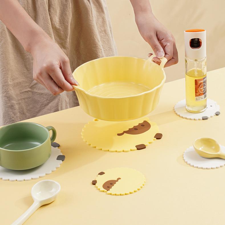 Cartoon Sheep Silicone Trivets, Heat Resistant Placemats for Dining Table, Non-Slip Insulation Pads for Bowls, Cups, and Dishes