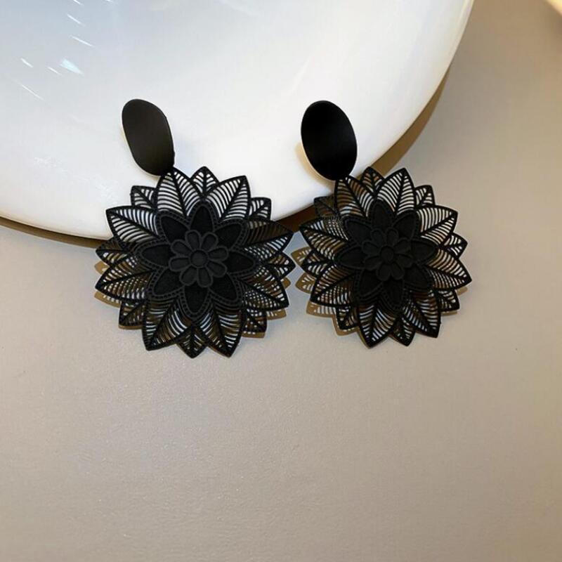 Sterling Silver Black Floral Earrings - Exquisite & Elegant Korean Style for Women