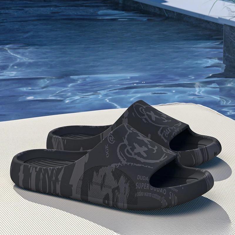 Fashion Violent bear slippers with a thick bottom that feels like stepping on poop. Bathroom slippers are non slip and odorless