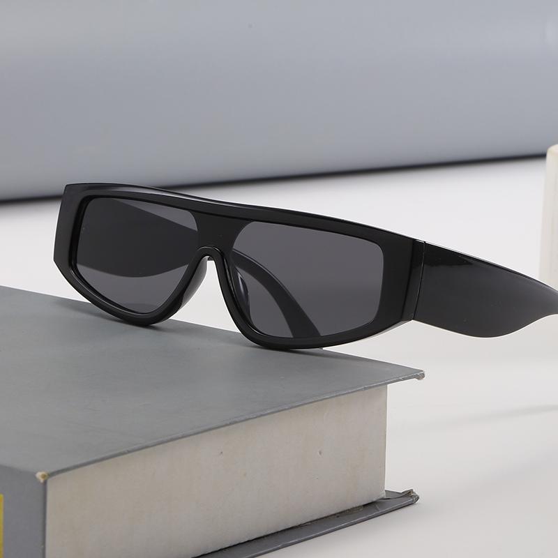 Vintage Punk Sunglasses Women Men Luxury Designer Sun Glasses UV400 Protection Fashion Party Driving Unisex