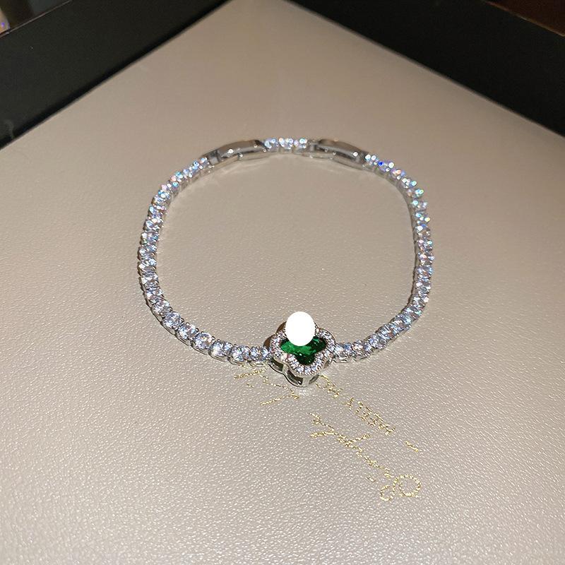 European and American Exquisite Zircon Love Bracelet Light Luxury High-end Temperament Versatile Niche Bracelet Fashion Personalized Jewelry Women